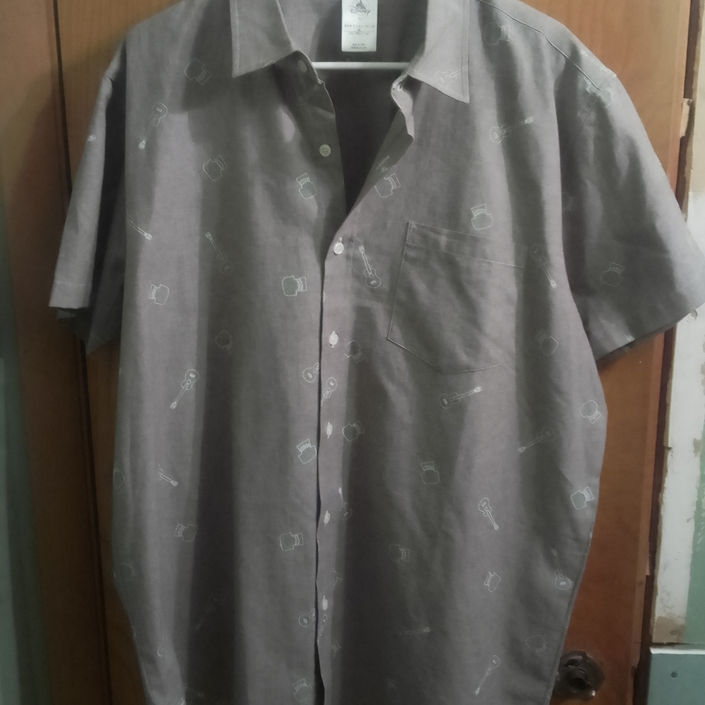 Men's Disney Coco Short-Sleeve Gray Chambray Skull Guitar Drapper Day Pixer Xl